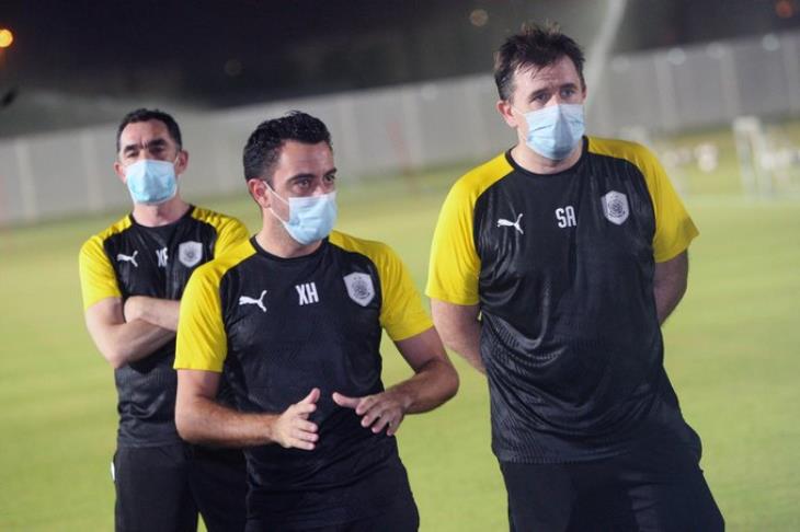 تشافي يتعافى مع فيروس كورونا ويقود تدريبات فريقه